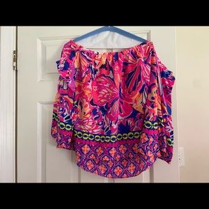 Lilly Pulitzer off the shoulder blouse. Size xl